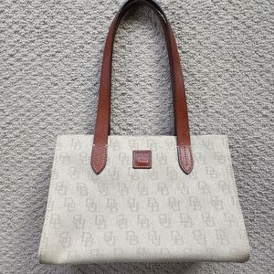 LIKE NEW Dooney & Bourke Purse
